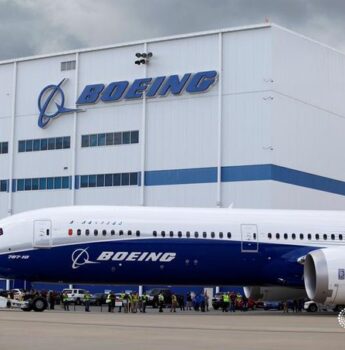 Reuters: Boeing zawiesza obowiązek szczepień wśród pracowników